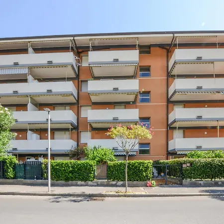 Apartment 1 Bedroom Lovely In *