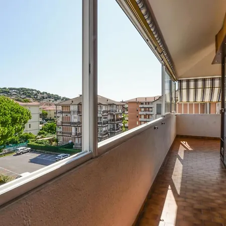 Apartment 1 Bedroom Lovely In *