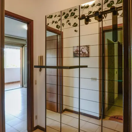 1 Bedroom Lovely In Apartment *