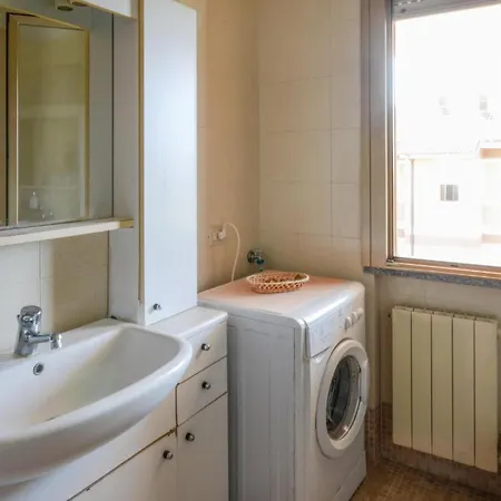 1 Bedroom Lovely In Apartment Andora